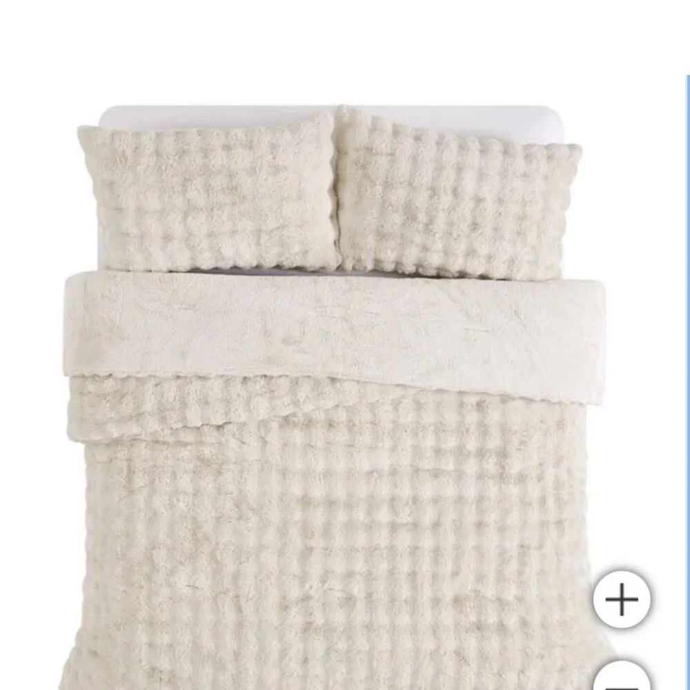 Frye Faux Fur Comforter Set - King in Cream / ivory
